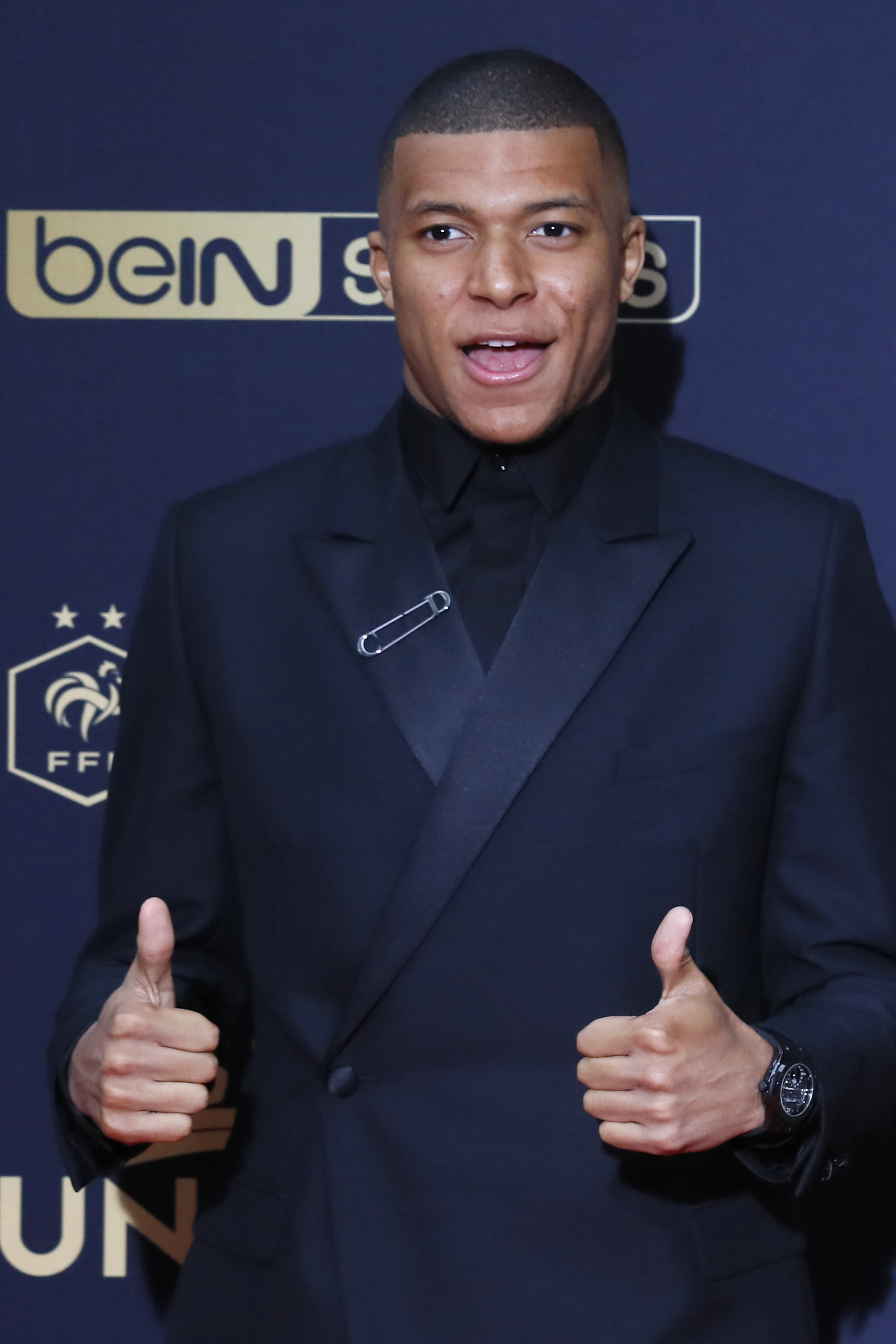 东契奇36+9+8 湖人12胜0负